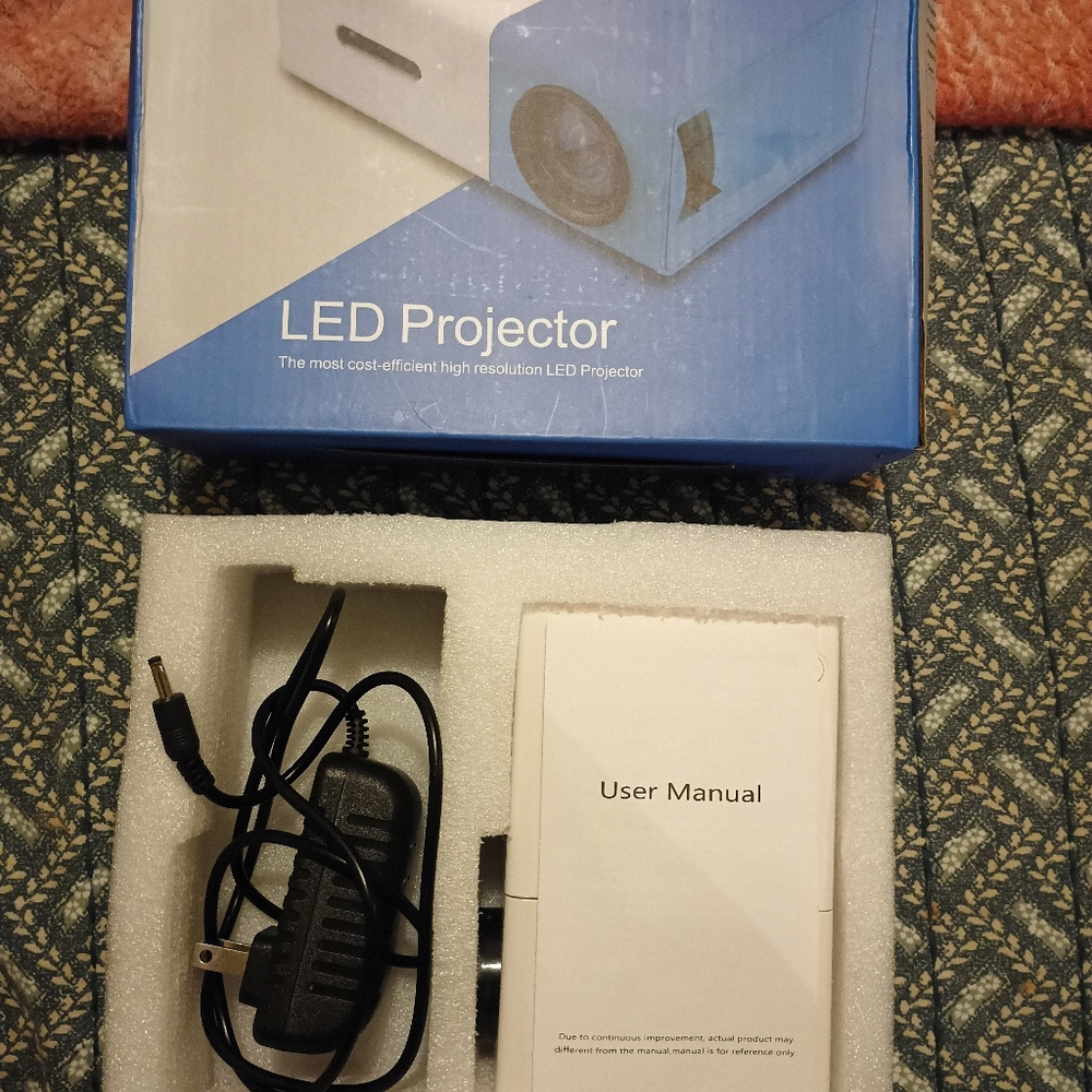 White LED Projector - Picture 2 of 8